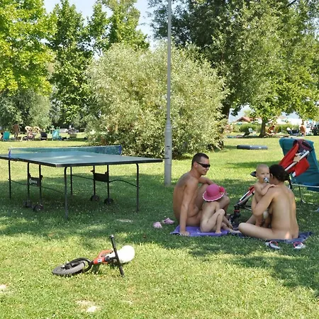 Campingplatz Naturexpert Mobilhazak-fkk Nudista Balatonberény